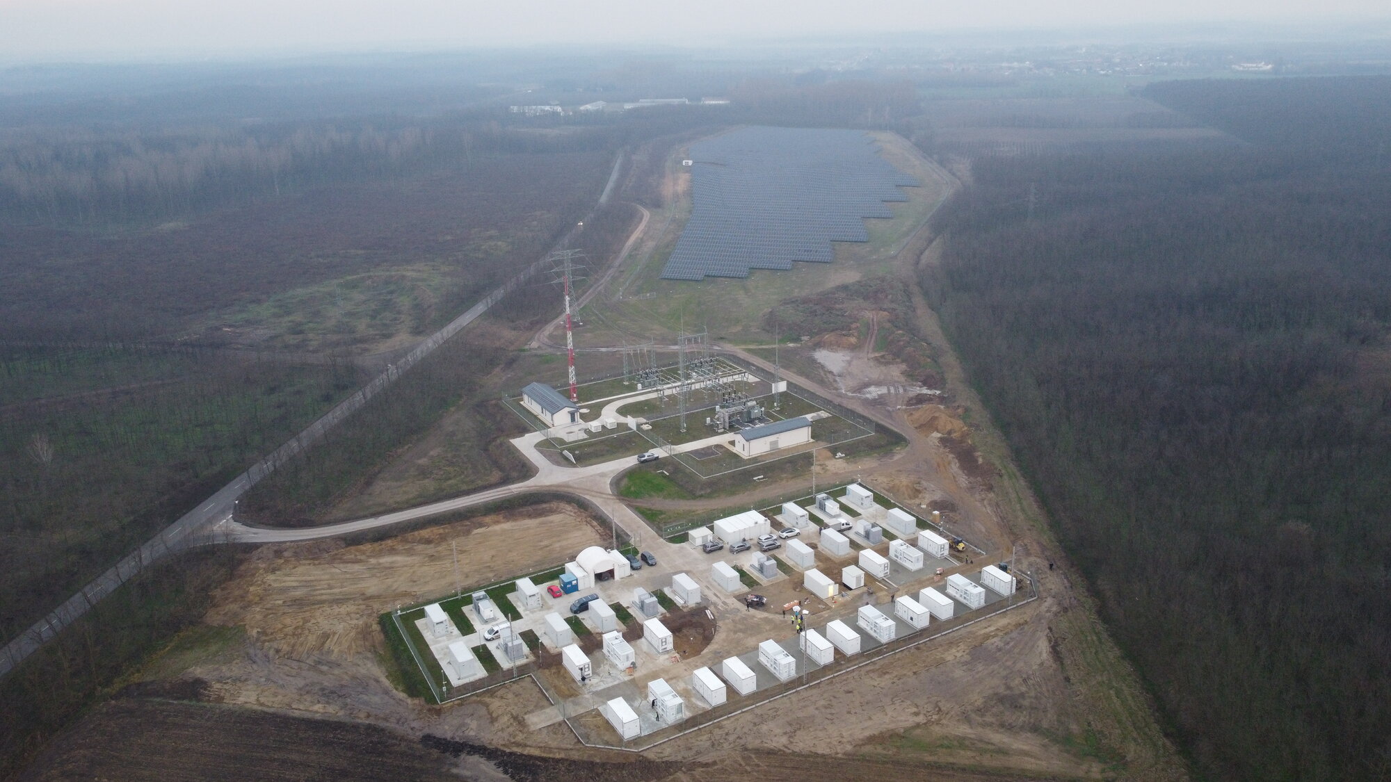 Co-located 63 MWp PV, 116 MWh BESS in eastern Hungary